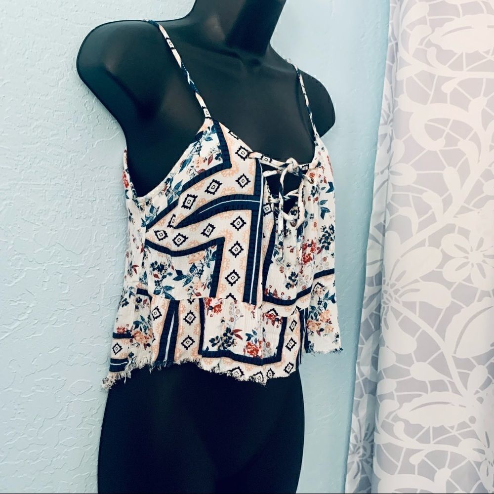 Full Tilt Floral Boho Lace Up Crop Top Size Medium - Picture 6 of 9